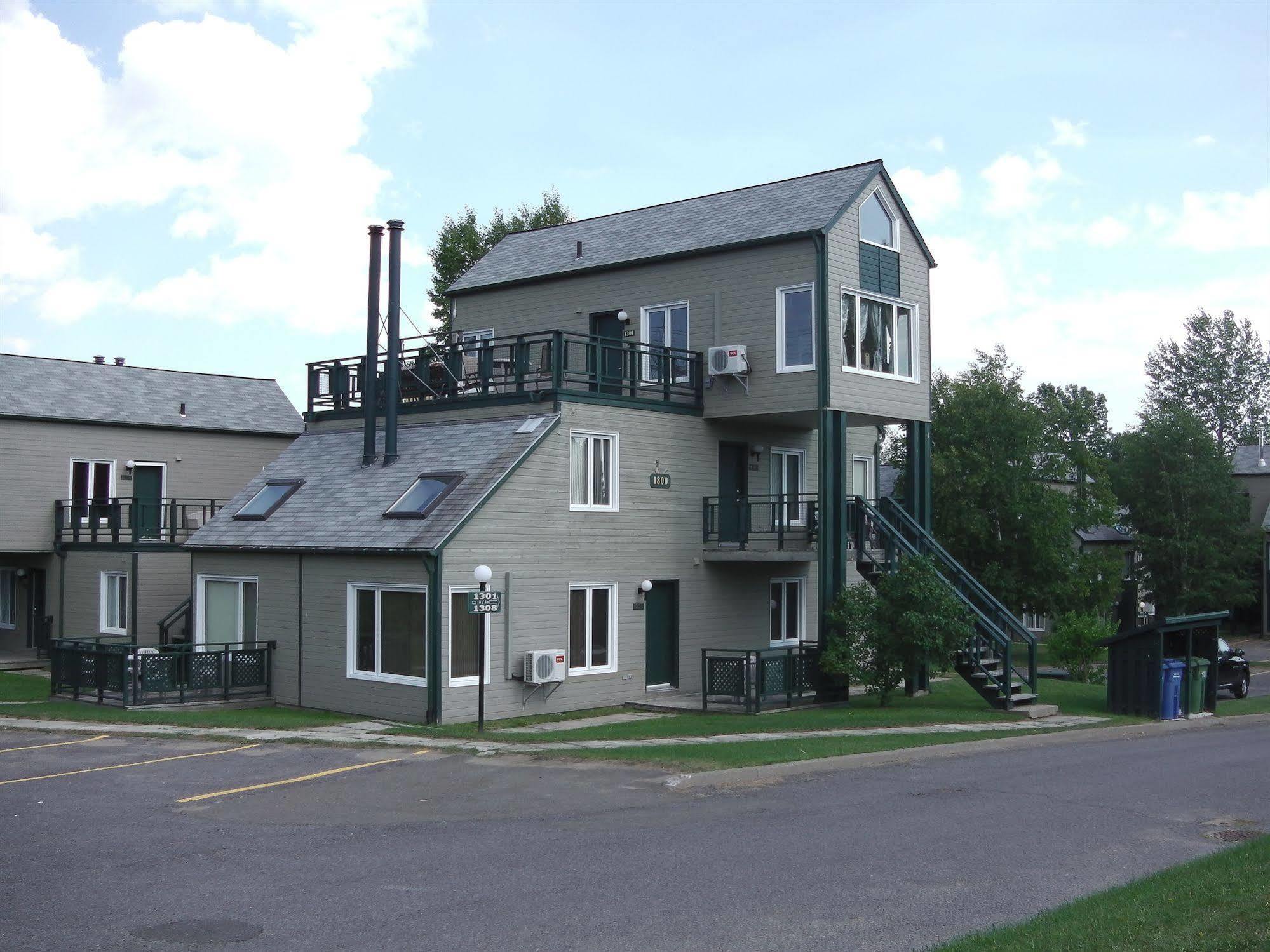 Holiday Villa Resorts At Mont Ste Anne Бопре Екстер'єр фото