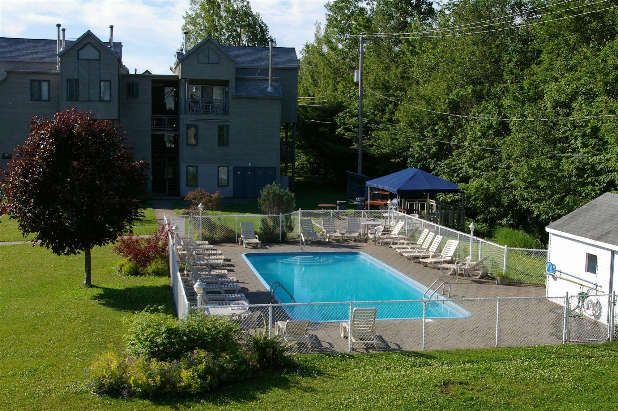 Holiday Villa Resorts At Mont Ste Anne Бопре Екстер'єр фото